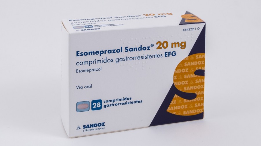 ESOMEPRAZOL SANDOZ 20 mg COMPRIMIDOS GASTRORRESISTENTES EFG , 100 comprimidos fotografía del envase.