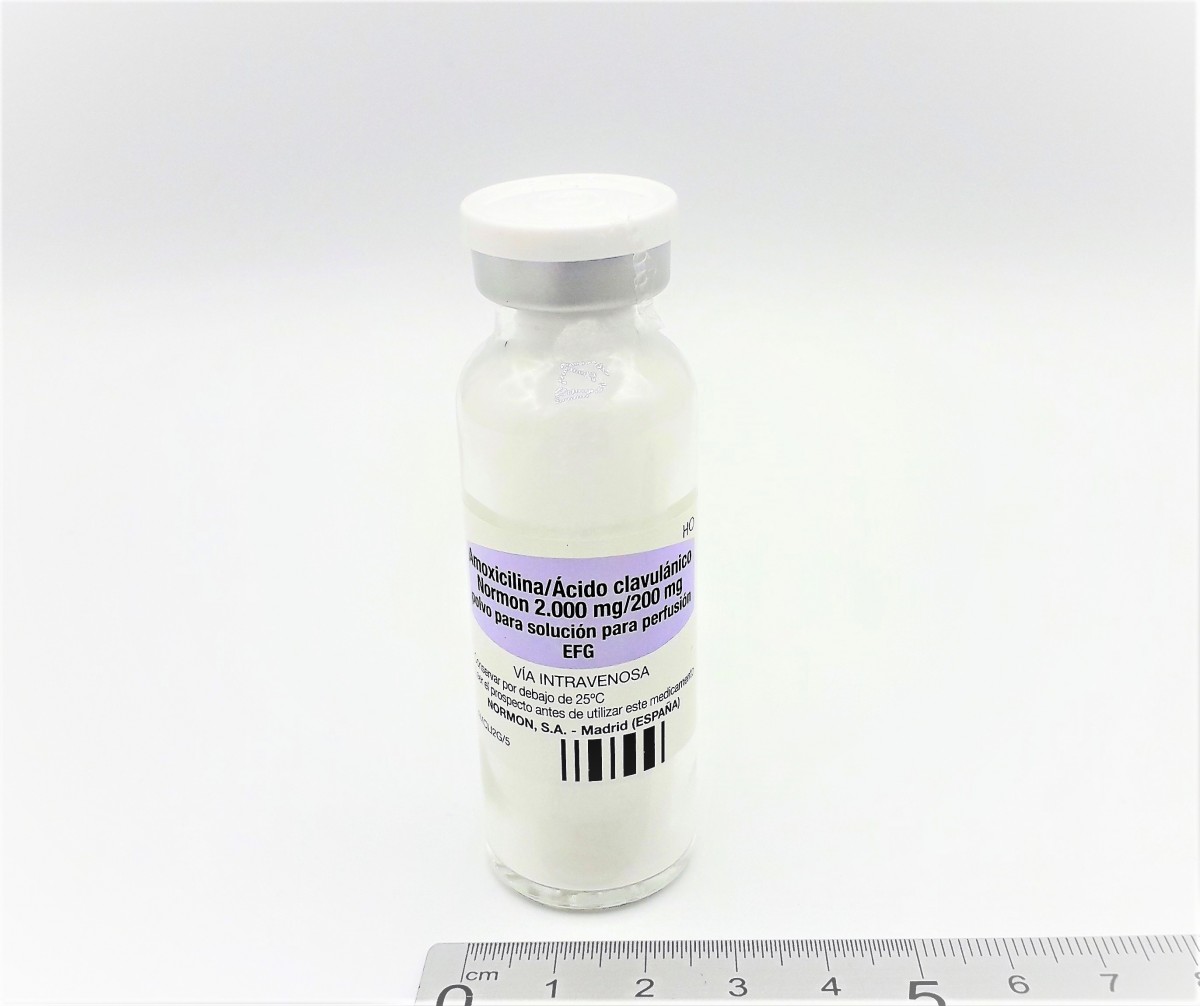 AMOXICILINA/ACIDO CLAVULANICO NORMON 2000 mg/200 mg POLVO PARA SOLUCION PARA PERFUSION EFG, 50 viales fotografía de la forma farmacéutica.