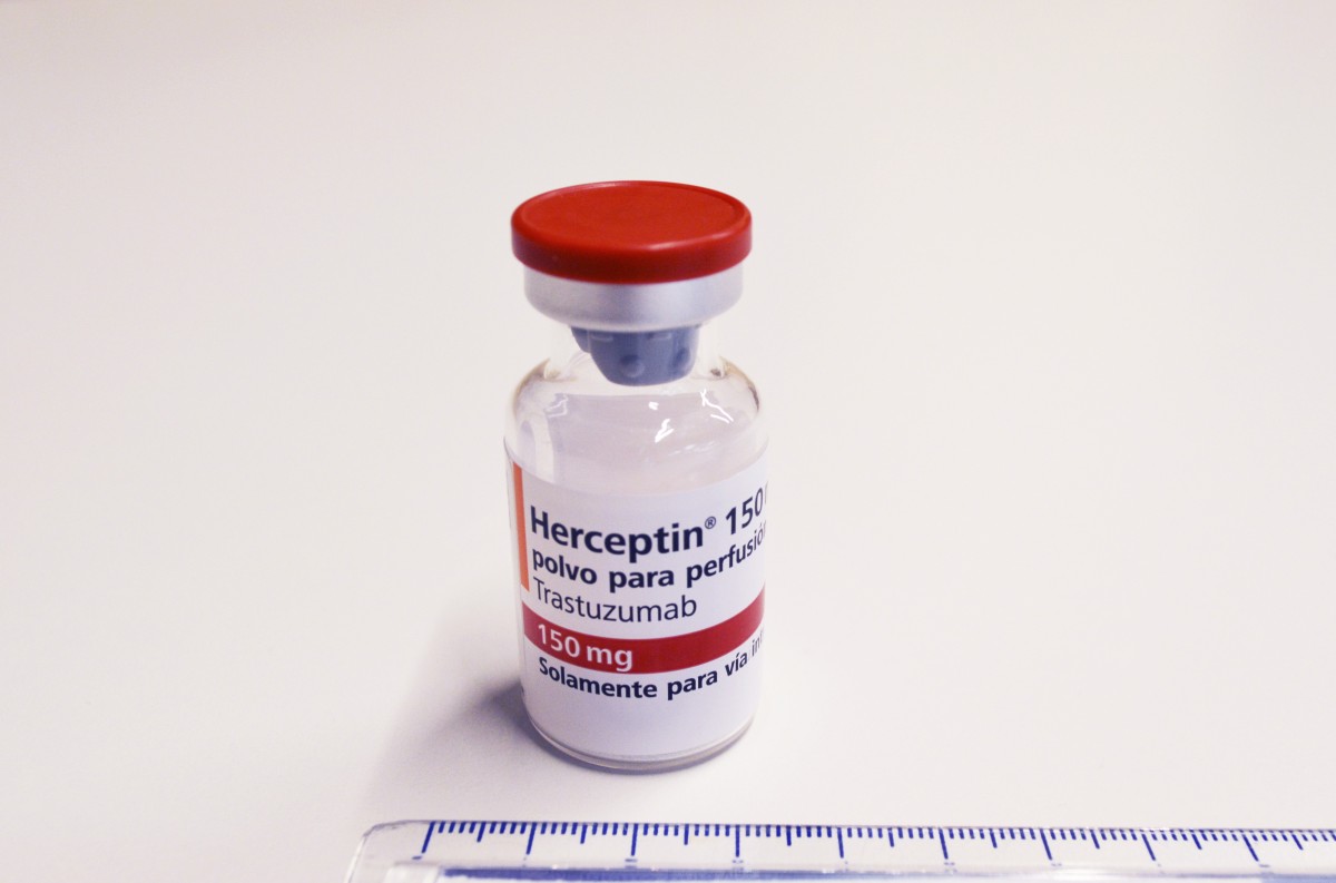 HERCEPTIN 150 mg POLVO PARA CONCENTRADO PARA SOLUCION PARA PERFUSION, 1 vial fotografía de la forma farmacéutica.
