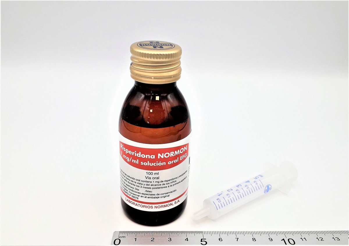 RISPERIDONA NORMON 1 mg/ml SOLUCION ORAL EFG, 1 frasco de 100 ml fotografía de la forma farmacéutica.