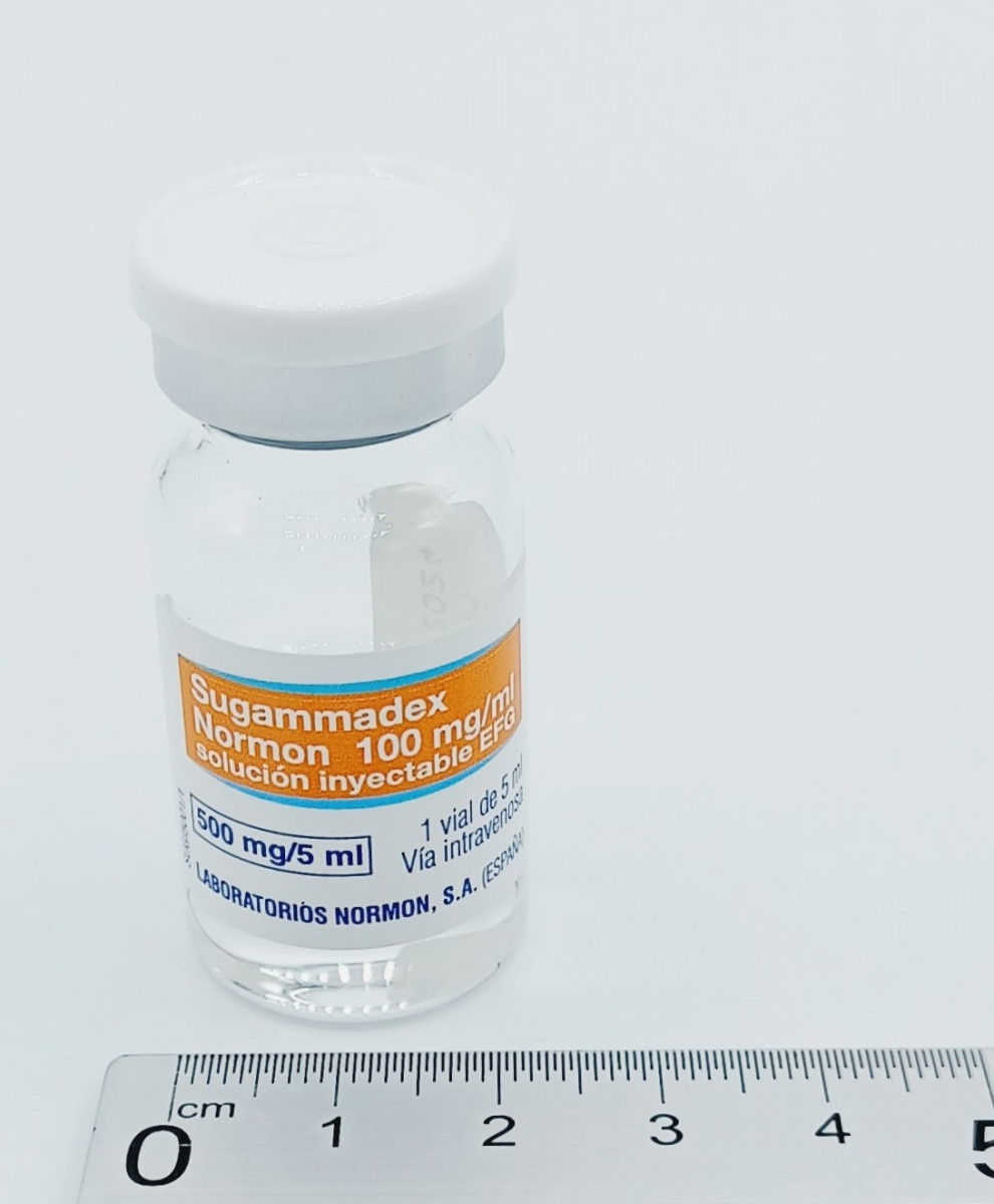SUGAMMADEX NORMON 100 MG/ML SOLUCION INYECTABLE EFG, 10 viales de 5 ml fotografía de la forma farmacéutica.
