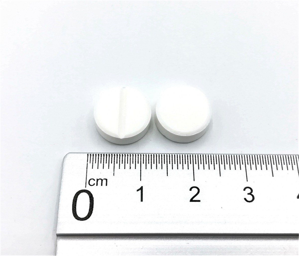 TERBINAFINA NORMON 250 mg COMPRIMIDOS EFG, 14 comprimidos fotografía de la forma farmacéutica.