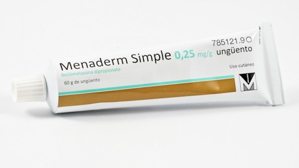 MENADERM SIMPLE 0,25 mg/g UNGÜENTO, 1 tubo de 60 g fotografía de la forma farmacéutica.
