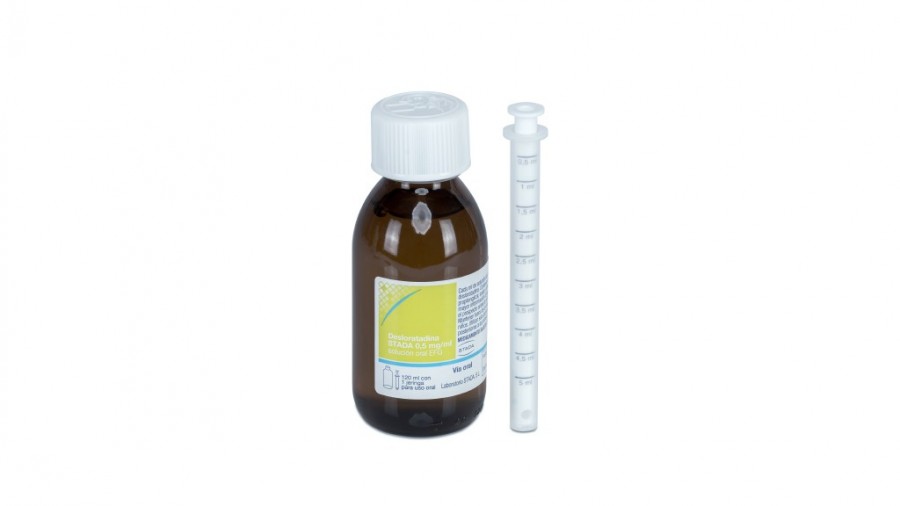 DESLORATADINA STADA 0,5 mg/ml SOLUCION ORAL EFG, 1 frasco de 120 ml con jeringa dosificadora fotografía de la forma farmacéutica.