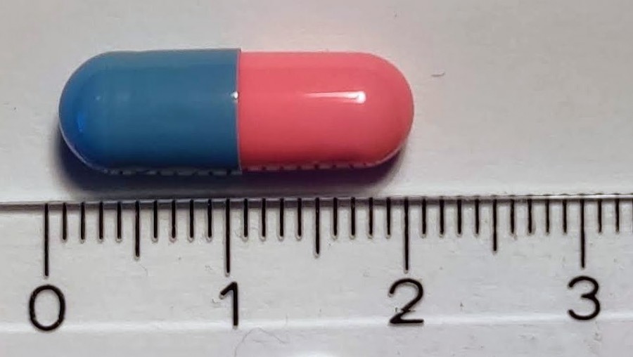 FLUCONAZOL TECNIGEN 150 mg CAPSULAS DURAS EFG, 4 cápsulas fotografía de la forma farmacéutica.