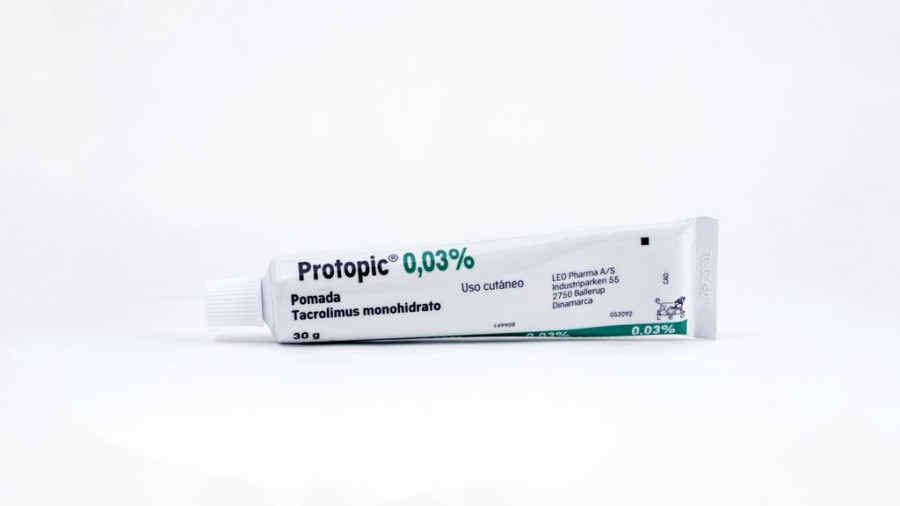 PROTOPIC 0,03% POMADA, 1 tubo de 30 g fotografía de la forma farmacéutica.