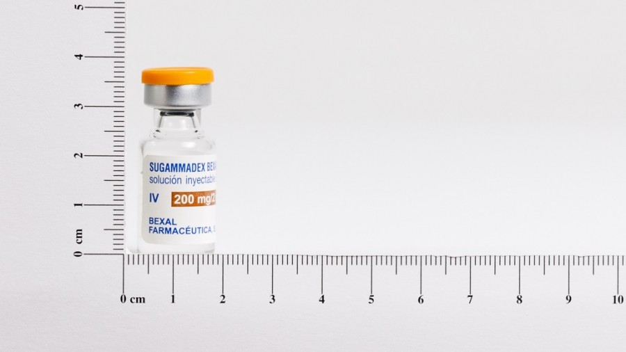 SUGAMMADEX BEXAL 100 MG/ML SOLUCION INYECTABLE EFG, 10 viales de 5 ml fotografía de la forma farmacéutica.