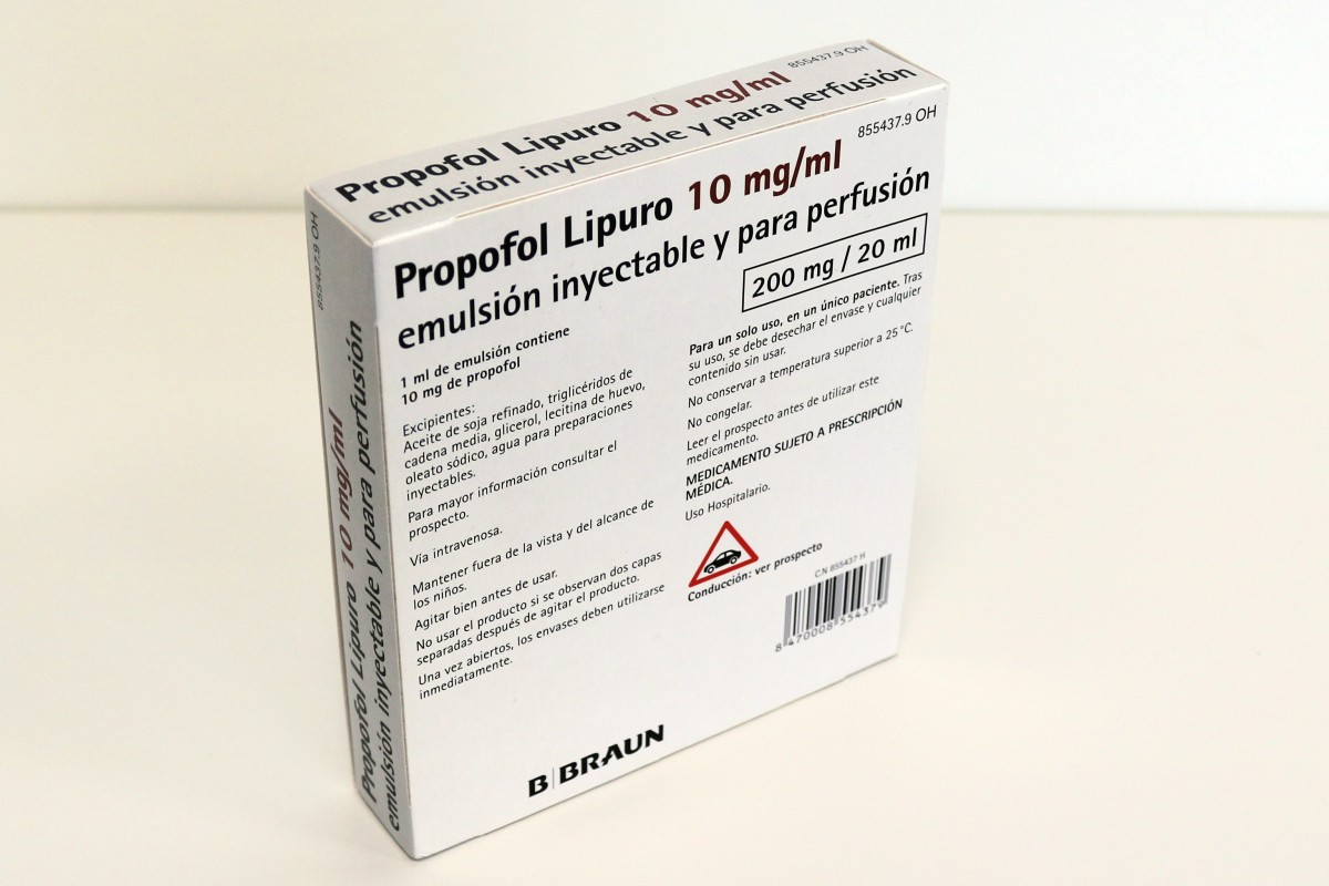PROPOFOL LIPURO 10 mg/ml EMULSIÓN INYECTABLE Y PARA PERFUSIÓN , 5 ampollas de 20 ml fotografía del envase.