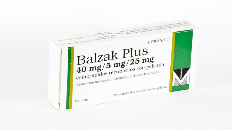 BALZAK PLUS 40 mg/5 mg/25 mg COMPRIMIDOS RECUBIERTOS CON PELICULA, 28 comprimidos fotografía del envase.