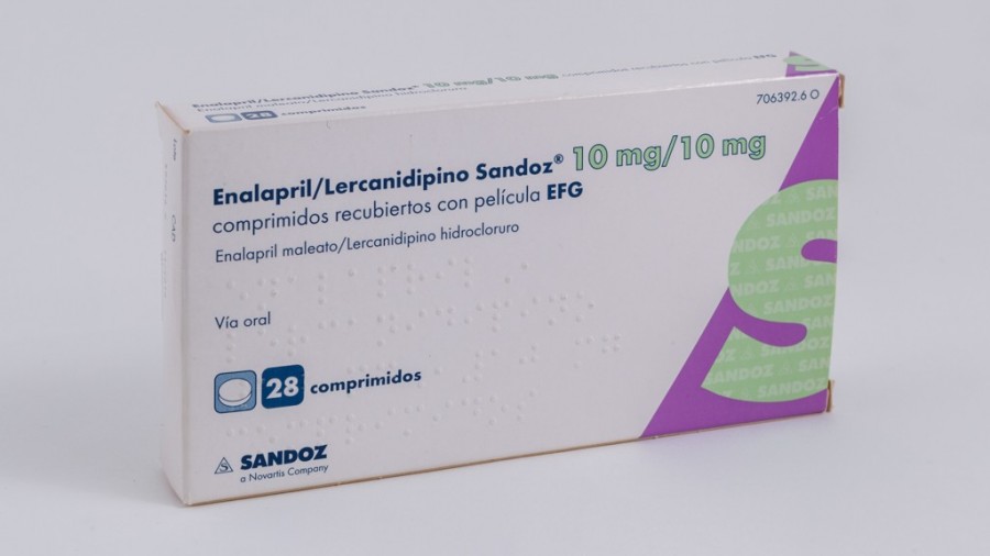 Enalapril/Lercanidipino Sandoz 10 mg/10 mg comprimidos recubiertos con película EFG , 28 comprimidos fotografía del envase.