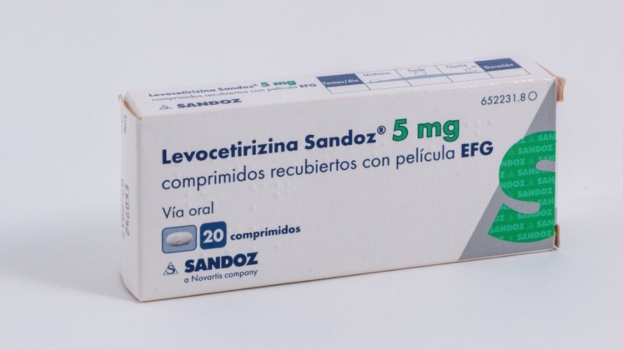 LEVOCETIRIZINA SANDOZ 5 mg COMPRIMIDOS RECUBIERTOS CON PELICULA EFG , 20 comprimidos fotografía del envase.