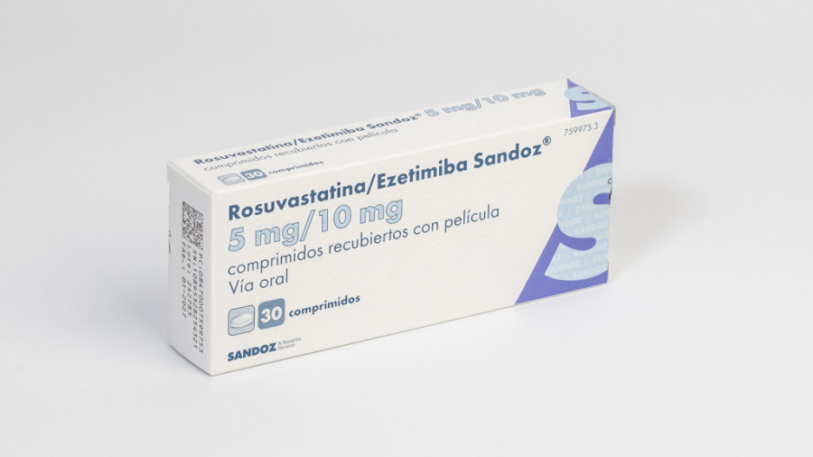 ROSUVASTATINA/EZETIMIBA SANDOZ 5 MG/10 MG COMPRIMIDOS RECUBIERTOS CON PELICULA, 30 comprimidos fotografía del envase.