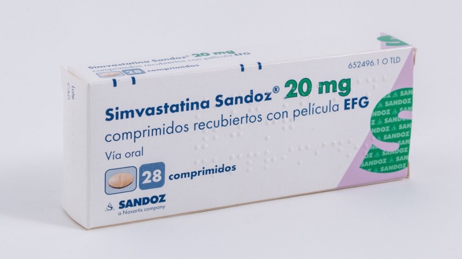 SIMVASTATINA SANDOZ 20 mg COMPRIMIDOS RECUBIERTOS CON PELÍCULA EFG, 28 comprimidos fotografía del envase.