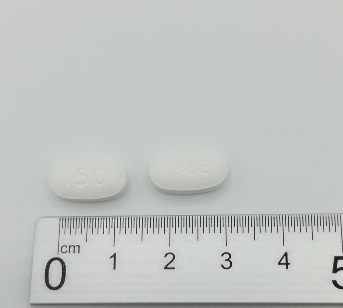 ACIDO IBANDRONICO NORMON 150 mg COMPRIMIDOS RECUBIERTOS CON PELICULA EFG, 1 comprimido fotografía de la forma farmacéutica.