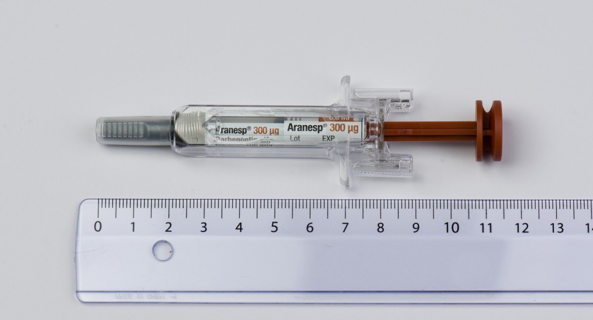 ARANESP 300 microgramos SOLUCION INYECTABLE EN JERINGA PRECARGADA, 1 jeringa precargada de 0,6 ml fotografía de la forma farmacéutica.