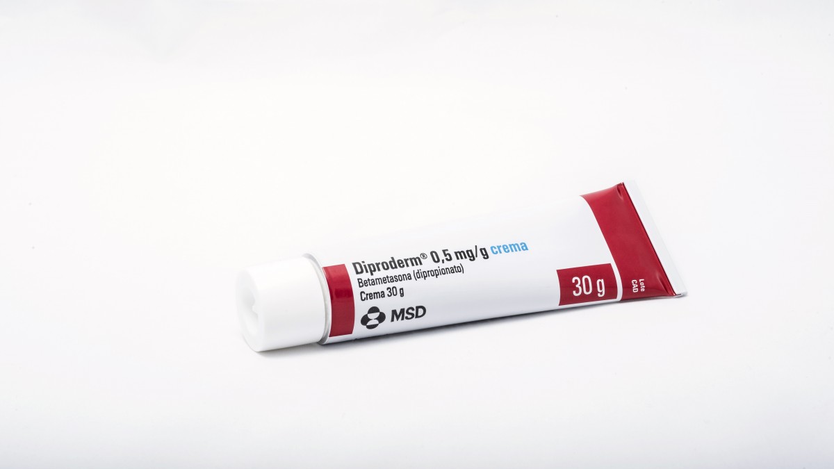 DIPRODERM 0,5 mg/g CREMA , 1 tubo de 50 g fotografía de la forma farmacéutica.