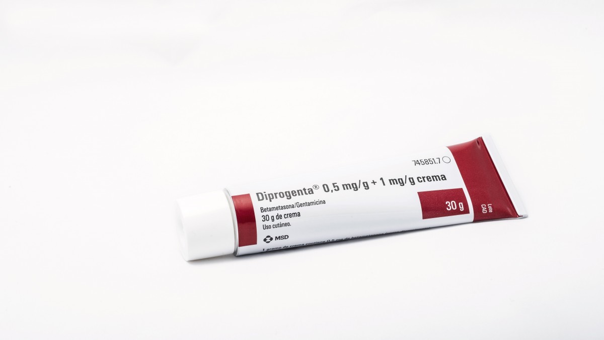 DIPROGENTA 0,5 mg/g + 1 mg/g crema  , 1 tubo de 30 g fotografía de la forma farmacéutica.