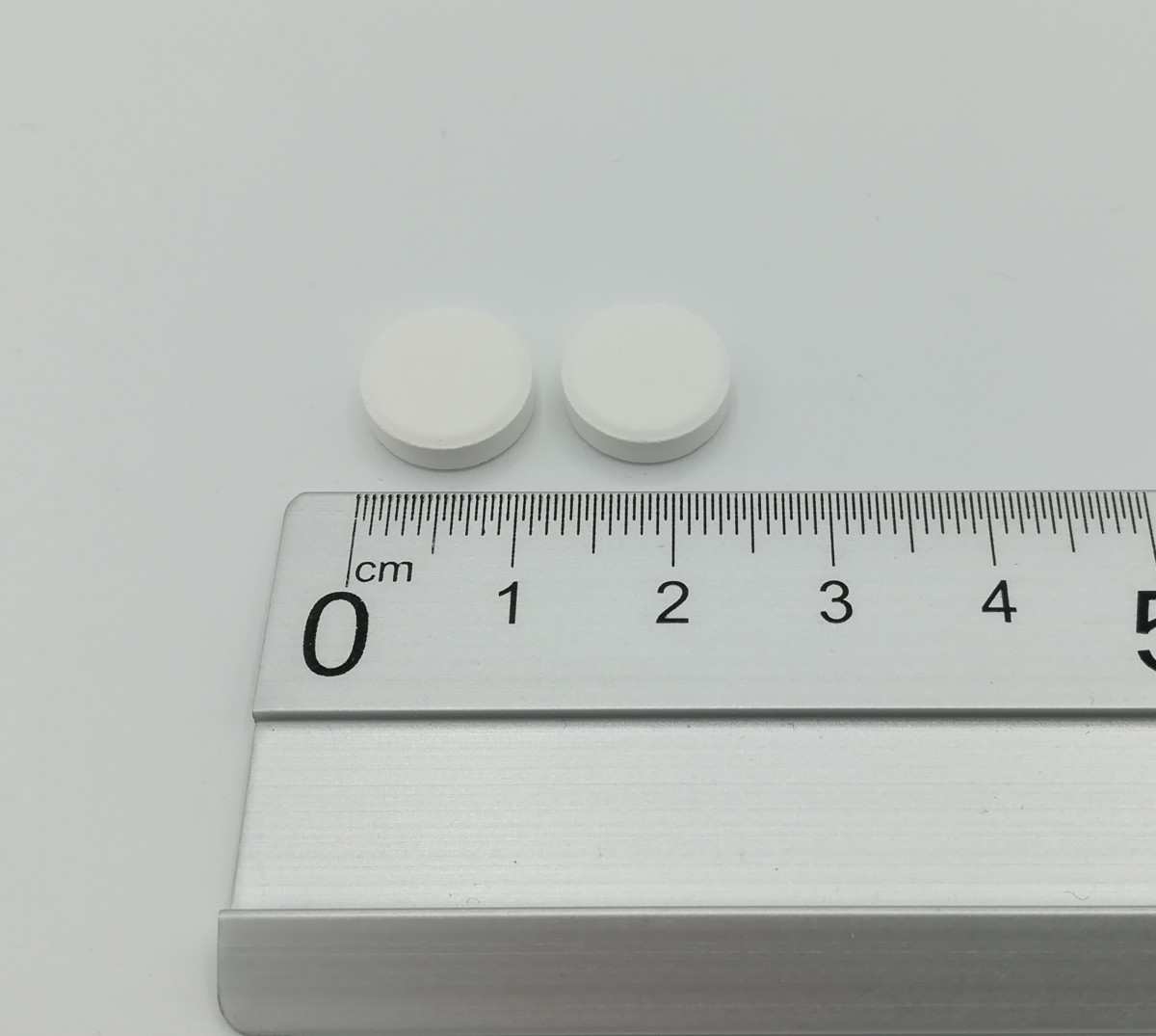 EBASTINA NORMON 20 MG COMPRIMIDOS BUCODISPERSABLES EFG, 20 comprimidos fotografía de la forma farmacéutica.