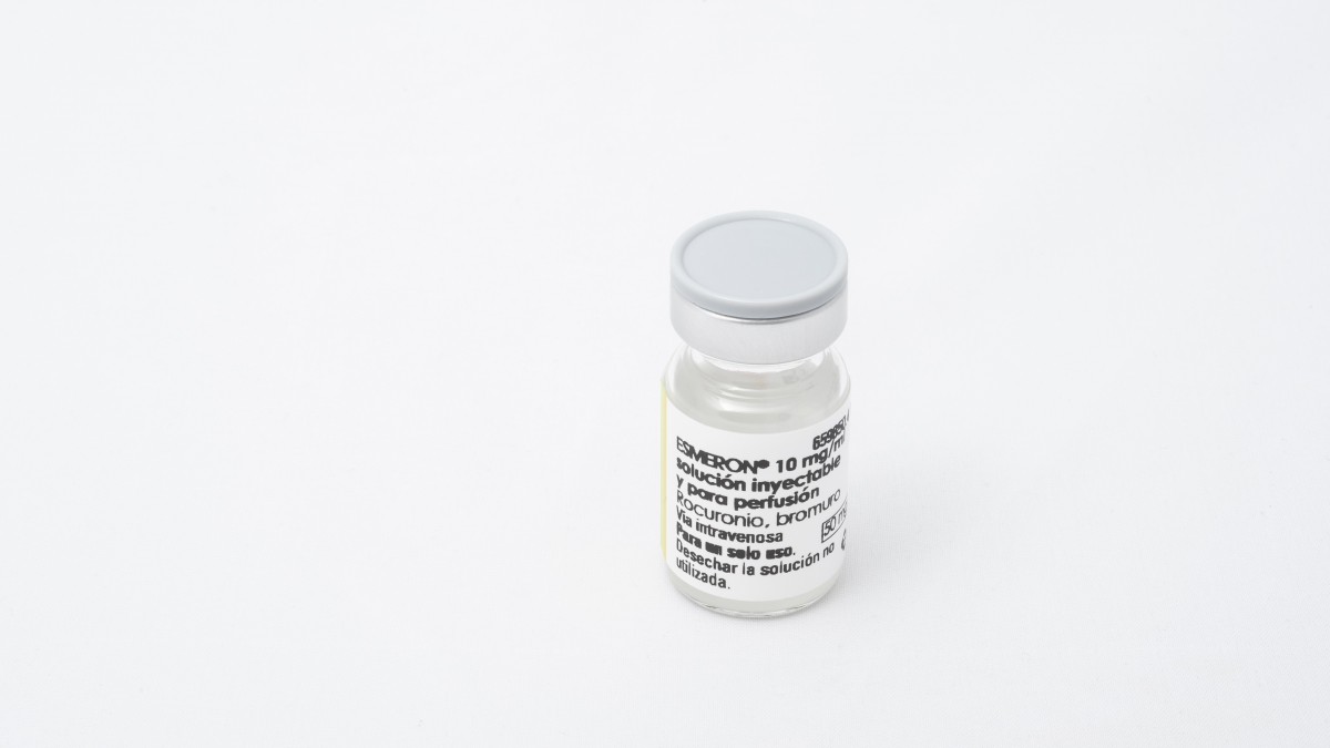 ESMERON 10 mg/ml SOLUCION INYECTABLE Y PARA PERFUSION , 10 viales de 10 ml fotografía de la forma farmacéutica.