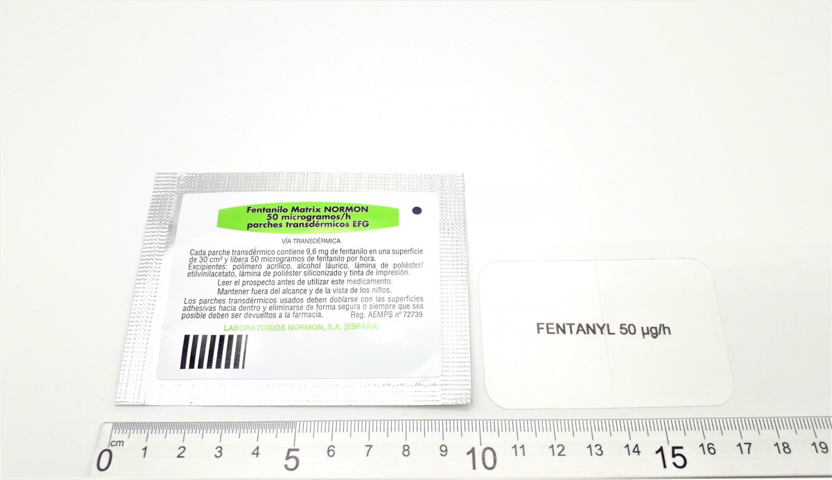 FENTANILO MATRIX NORMON 50 microgramos/H PARCHES TRANSDERMICOS EFG, 5 parches (papel/película de polietileno tereftalato /Al/poliacrilnitrilo copolímero) fotografía de la forma farmacéutica.