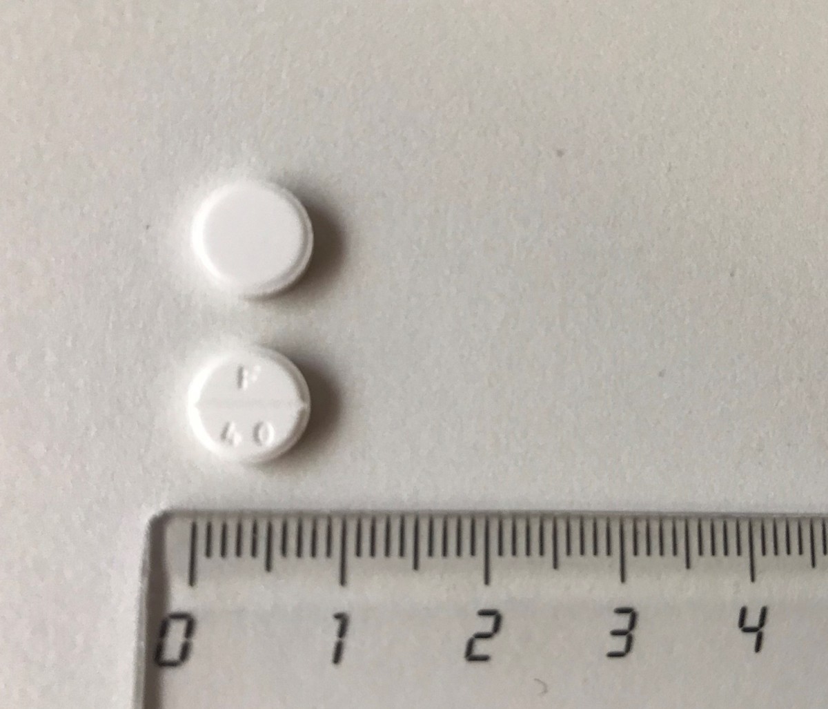FUROSEMIDA UXA 40 MG COMPRIMIDOS EFG,10 comprimidos fotografía de la forma farmacéutica.
