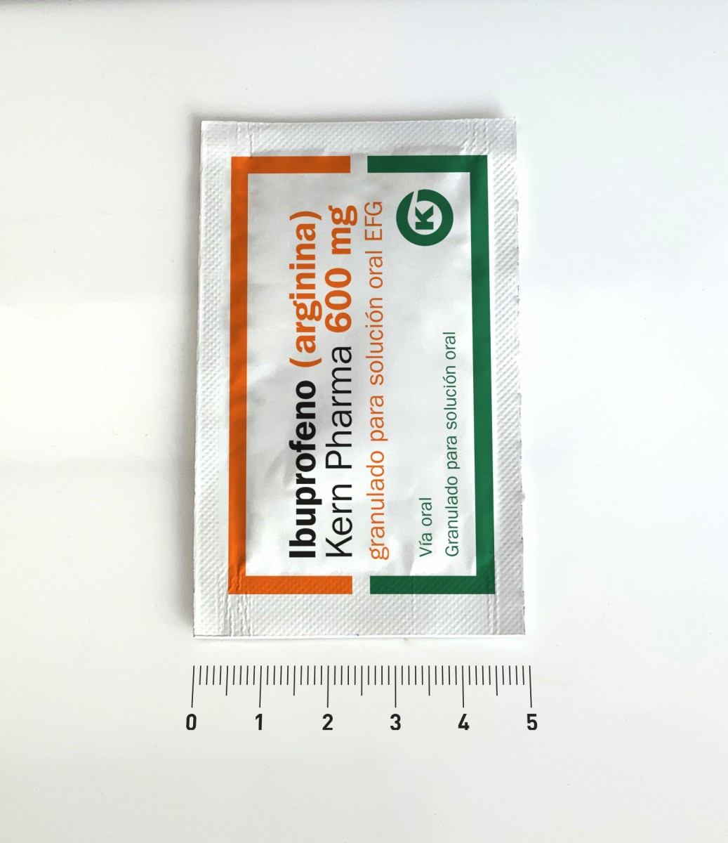 IBUPROFENO (ARGININA) KERN PHARMA 600 mg GRANULADO PARA SOLUCION ORAL EFG, 20 sobres fotografía de la forma farmacéutica.