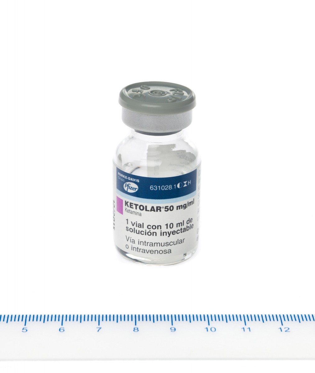 KETOLAR 50 mg/ml SOLUCION INYECTABLE , 25 viales de 10 ml fotografía de la forma farmacéutica.