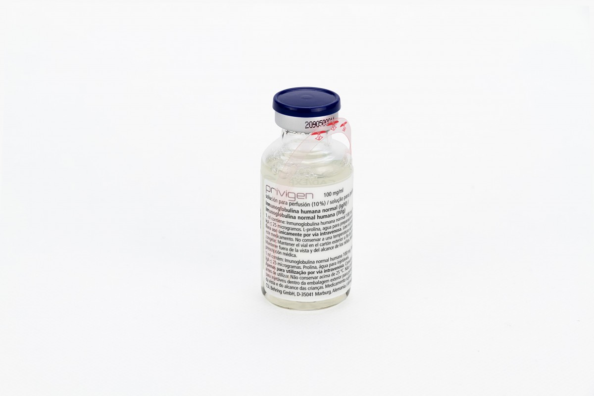 PRIVIGEN 100 mg/ml SOLUCION PARA PERFUSION, 1 vial de 25 ml fotografía de la forma farmacéutica.
