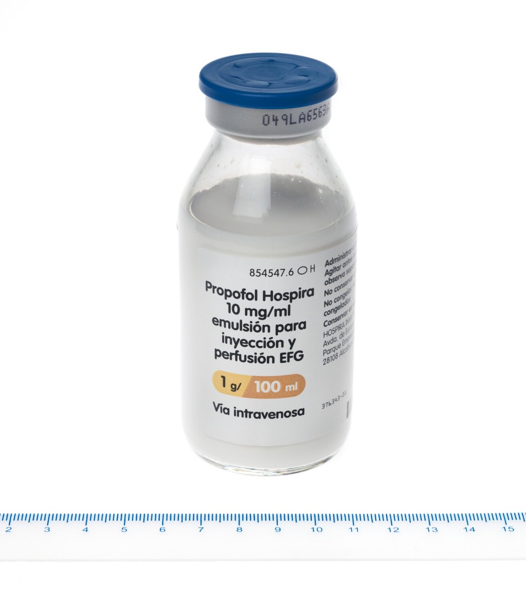 PROPOFOL HOSPIRA 10 mg/ml EMULSION PARA INYECCION Y PERFUSION EFG, 1 vial de 100 ml fotografía de la forma farmacéutica.