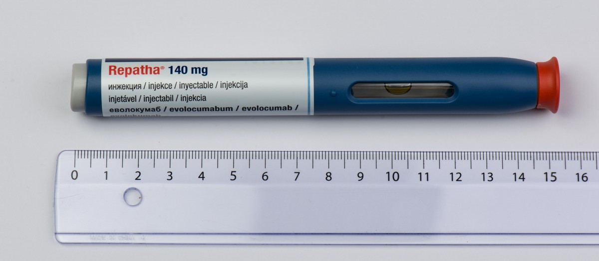 REPATHA 140 MG SOLUCION INYECTABLE EN PLUMA PRECARGADA, 1 pluma precargada de 1 ml fotografía de la forma farmacéutica.