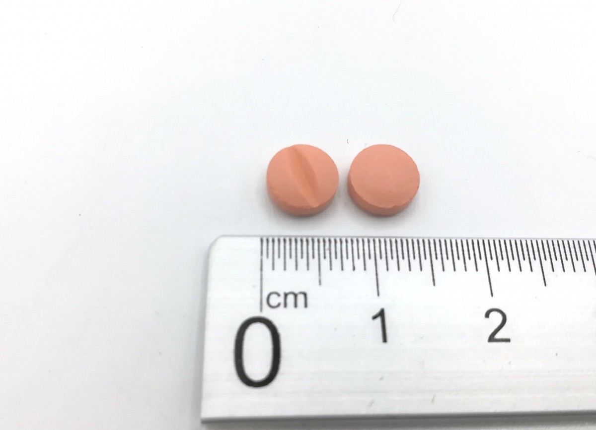 SIMVASTATINA NORMON 10 mg COMPRIMIDOS RECUBIERTOS CON  PELICULA EFG , 28 comprimidos fotografía de la forma farmacéutica.