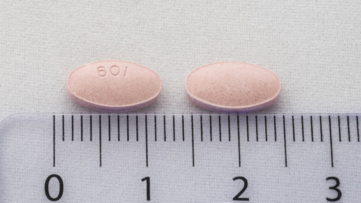SINEMET PLUS RETARD 25 mg/100 mg COMPRIMIDOS DE LIBERACION PROLONGADA , 100 comprimidos fotografía de la forma farmacéutica.