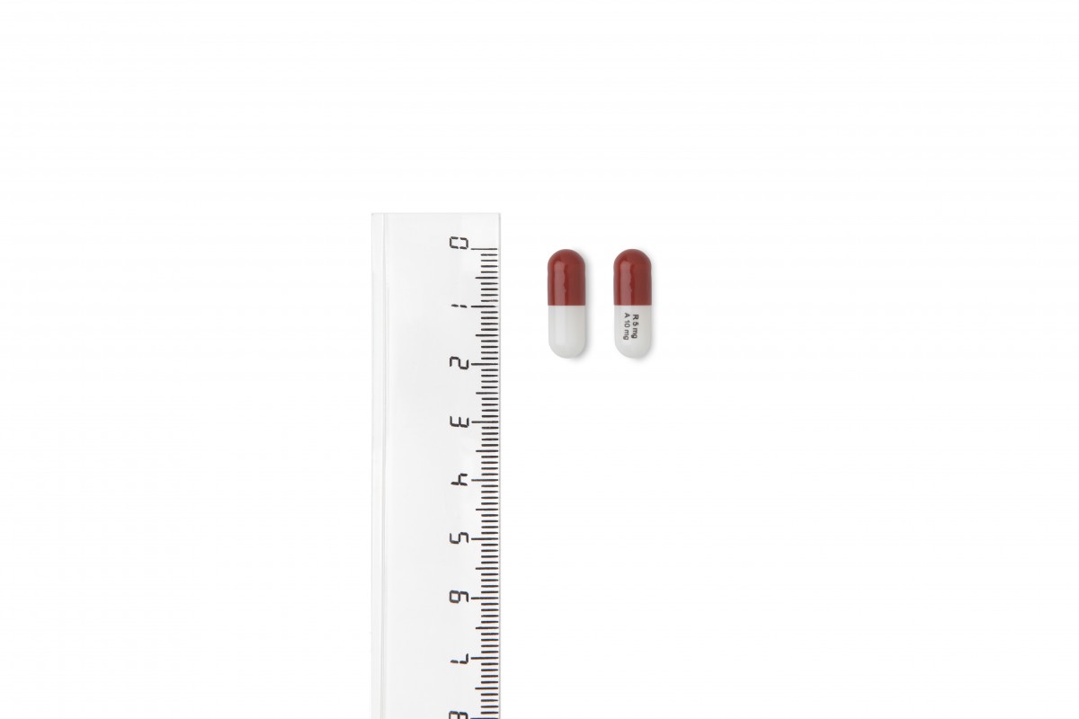 TARLODIX 10MG/5 MG CAPSULAS DURAS, 30 cápsulas fotografía de la forma farmacéutica.