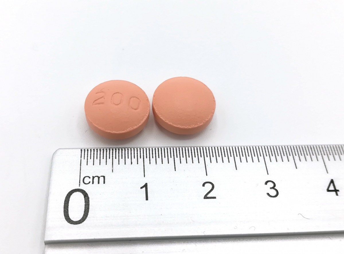 TRAMADOL RETARD NORMON 200 mg COMPRIMIDOS DE LIBERACION PROLONGADA EFG, 60 comprimidos fotografía de la forma farmacéutica.
