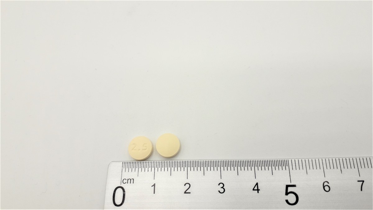 ZOLMITRIPTAN NORMON 2,5 mg COMPRIMIDOS RECUBIERTOS CON PELICULA EFG , 3 comprimidos fotografía de la forma farmacéutica.