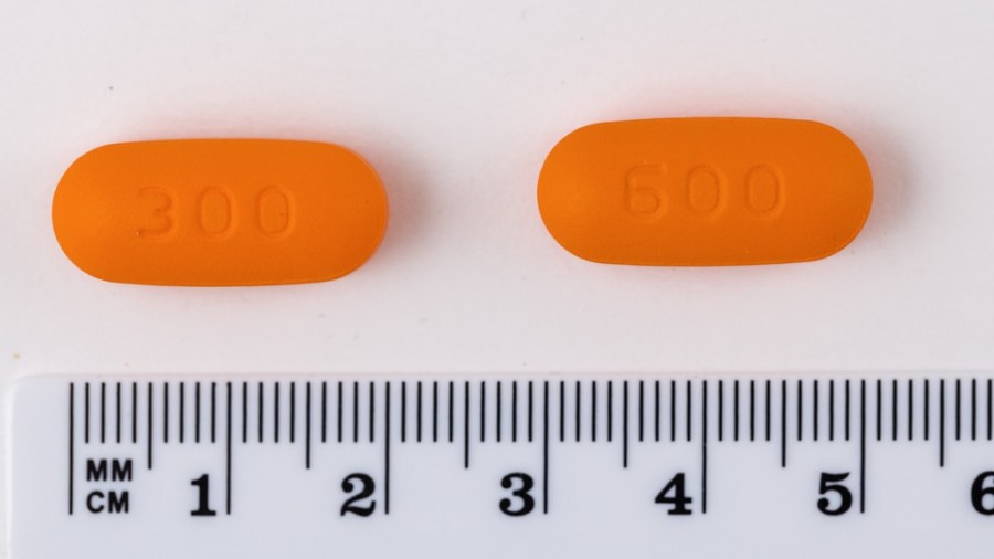 ABACAVIR/LAMIVUDINA SANDOZ 600 MG/300 MG COMPRIMIDOS RECUBIERTOS CON PELICULA EFG, 30 comprimidos fotografía de la forma farmacéutica.