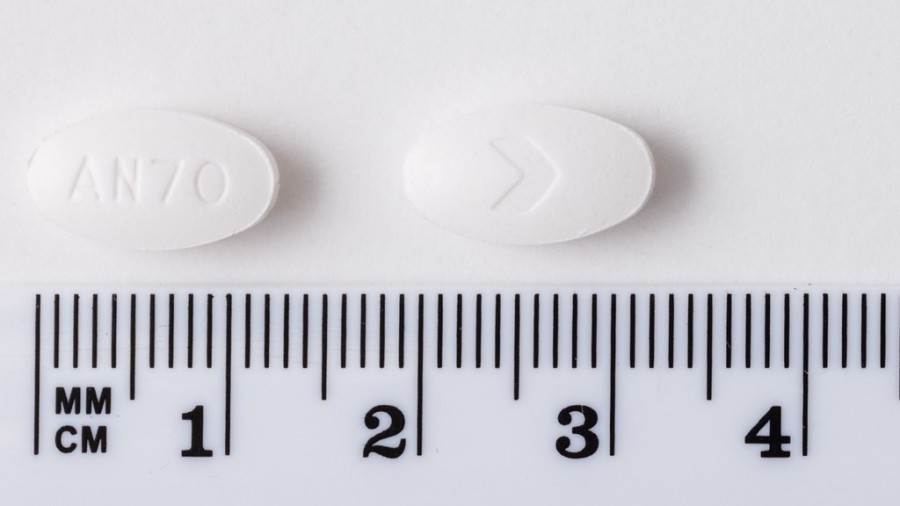 ACIDO ALENDRONICO SEMANAL SANDOZ 70 mg COMPRIMIDOS EFG, 4 comprimidos fotografía de la forma farmacéutica.