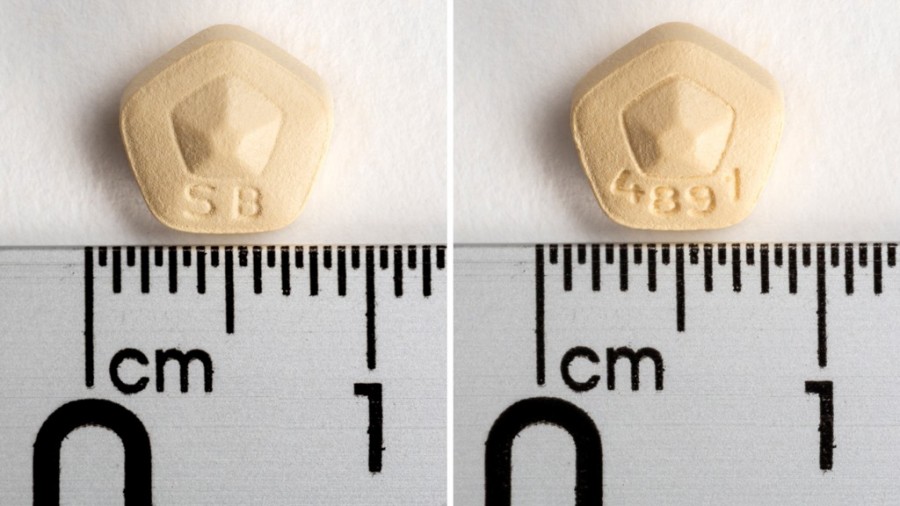 ADARTREL 0.5 mg COMPRIMIDOS RECUBIERTOS CON PELICULA , 84 comprimidos fotografía de la forma farmacéutica.