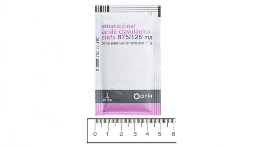 AMOXICILINA/ACIDO CLAVULANICO CINFA 875 mg/125 mg POLVO PARA SUSPENSION ORAL EN SOBRES EFG, 12 sobres fotografía de la forma farmacéutica.