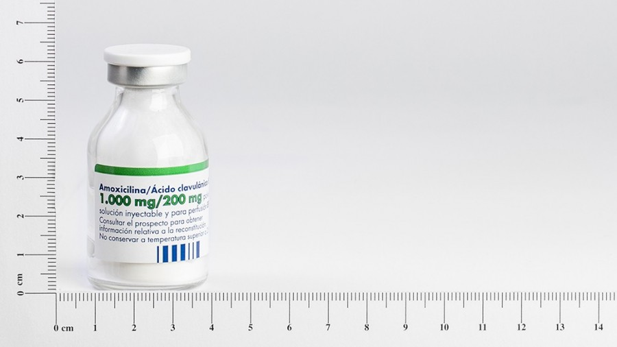 AMOXICILINA/ACIDO CLAVULANICO SANDOZ 1000  mg/200 mg POLVO PARA SOLUCION INYECTABLE Y PARA PERFUSION EFG, 100 viales fotografía de la forma farmacéutica.