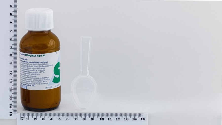 AMOXICILINA / ACIDO CLAVULANICO SANDOZ 250/62,5 mg/5  ml  POLVO PARA SUSPENSION ORAL EFG, 1 frasco de 120 ml fotografía de la forma farmacéutica.