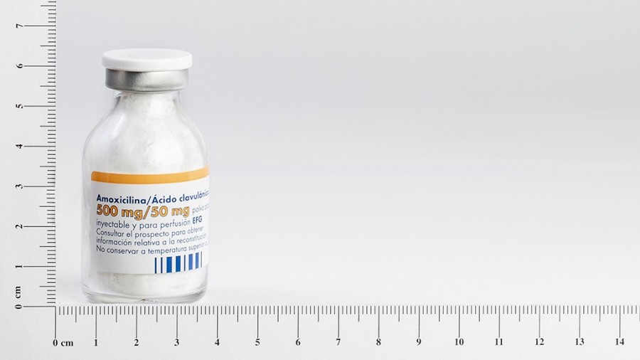 AMOXICILINA/ACIDO CLAVULANICO SANDOZ 500 mg/50 mg POLVO PARA SOLUCION INYECTABLE Y PARA PERFUSION EFG, 1 vial fotografía de la forma farmacéutica.
