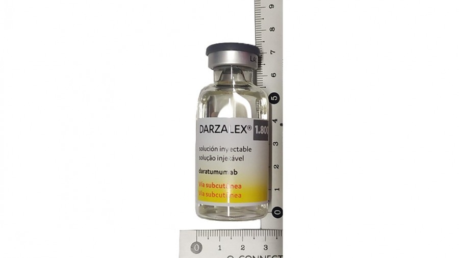 DARZALEX 1 800 MG SOLUCION INYECTABLE 1 vial de 15 ml fotografía de la forma farmacéutica.