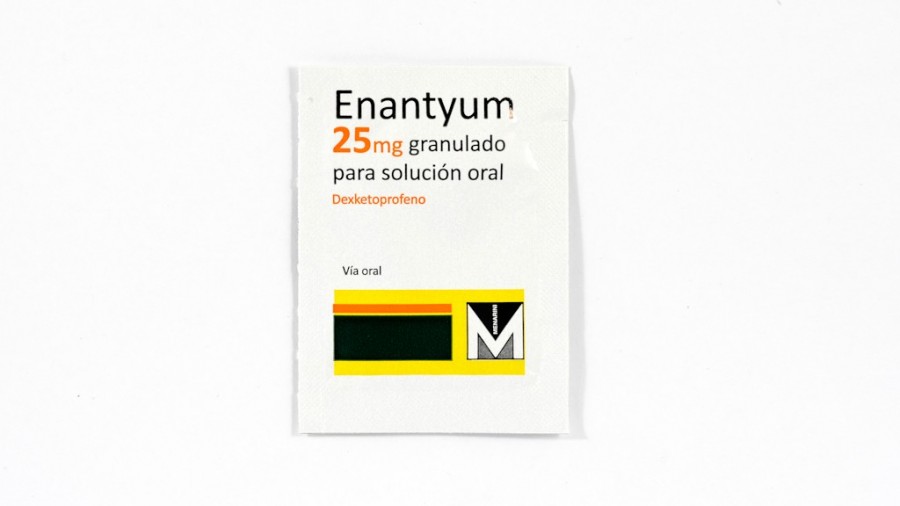 ENANTYUM 25 mg, GRANULADO PARA SOLUCION ORAL , 500 sobres fotografía de la forma farmacéutica.