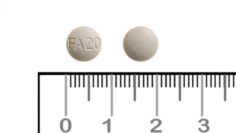 FAMOTIDINA CINFA 20 mg COMPRIMIDOS RECUBIERTOS CON PELICULA EFG , 28 comprimidos fotografía de la forma farmacéutica.