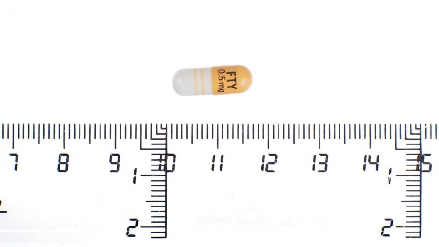 GILENYA 0,5 mg CAPSULAS DURAS, 28 cápsulas fotografía de la forma farmacéutica.