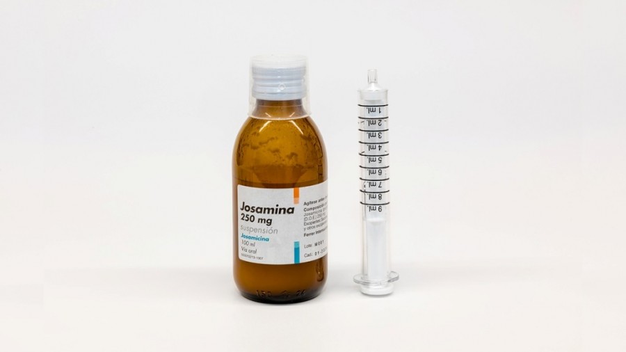 JOSAMINA 250 mg SUSPENSION, 1 frasco de 100 ml fotografía de la forma farmacéutica.
