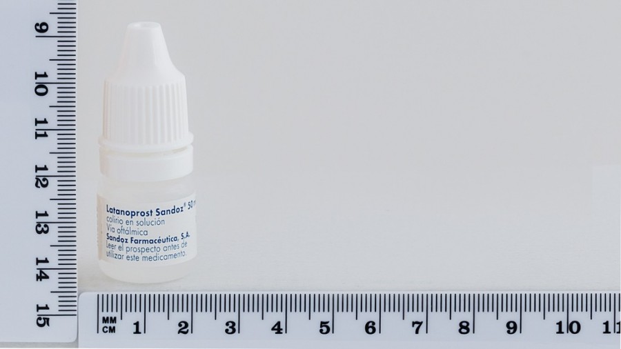 LATANOPROST SANDOZ 50 MICROGRAMOS/ML COLIRIO EN SOLUCION , 3 frascos de 2,5 ml fotografía de la forma farmacéutica.