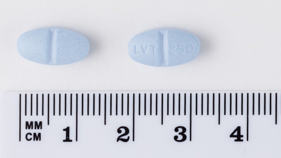 LEVETIRACETAM SANDOZ 250 mg COMPRIMIDOS RECUBIERTOS CON PELICULA EFG , 60 comprimidos fotografía de la forma farmacéutica.