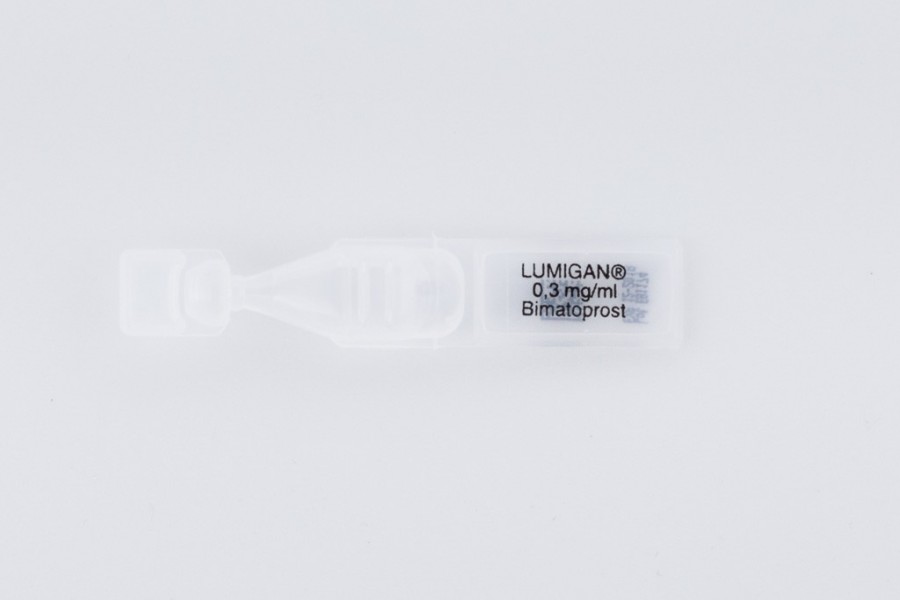 LUMIGAN 0,3 mg/ml COLIRIO EN SOLUCION EN ENVASE UNIDOSIS, 30 envases unidosis de 0,4 ml fotografía de la forma farmacéutica.